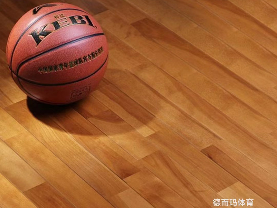 室内篮球场更适合塑胶地板还是运动木地板?